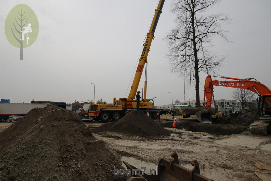 midden op foto op zandheuvel sta ik strategisch