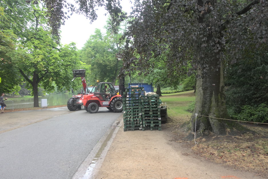 16:12:40 - de zware vorkheftrucks hebben geen grasbanden