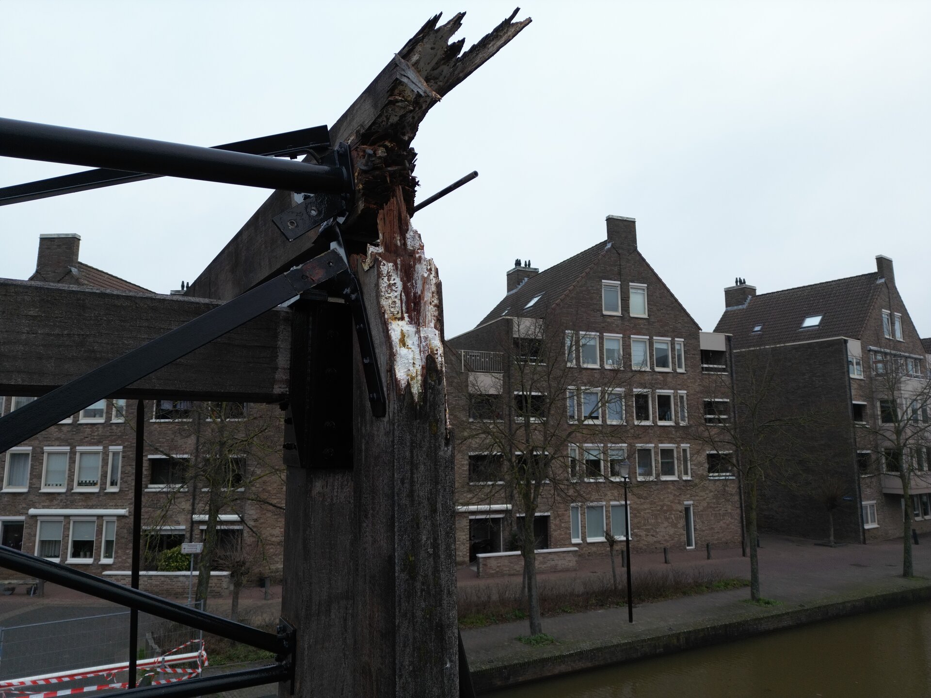 breukvlak linker arm (vanuit centrum Meppel gezien)