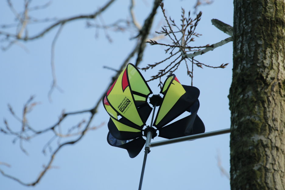 vogelverschrikker draait niet meer in de wind